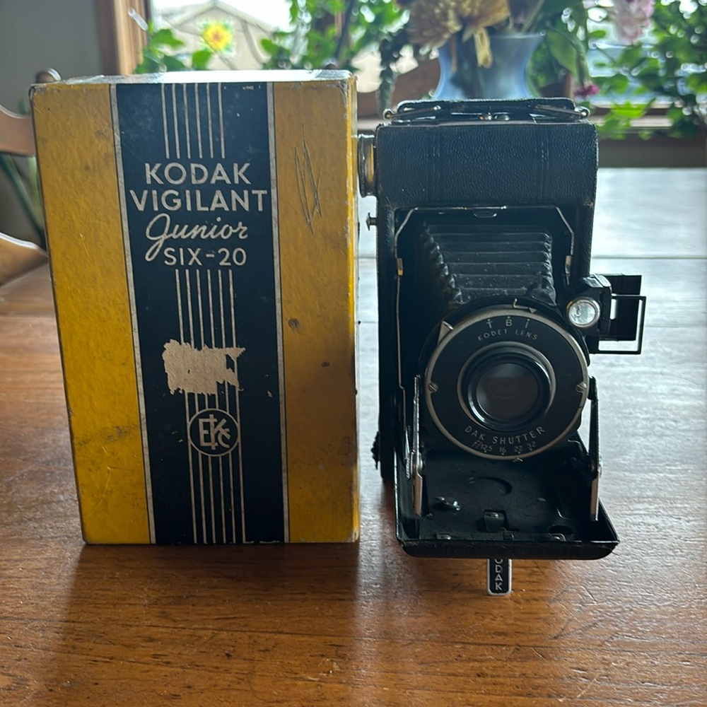 1940’s Kodak Vigilant Junior Six-20 Kodet lens Dak shutter made in U.S.A. Camera